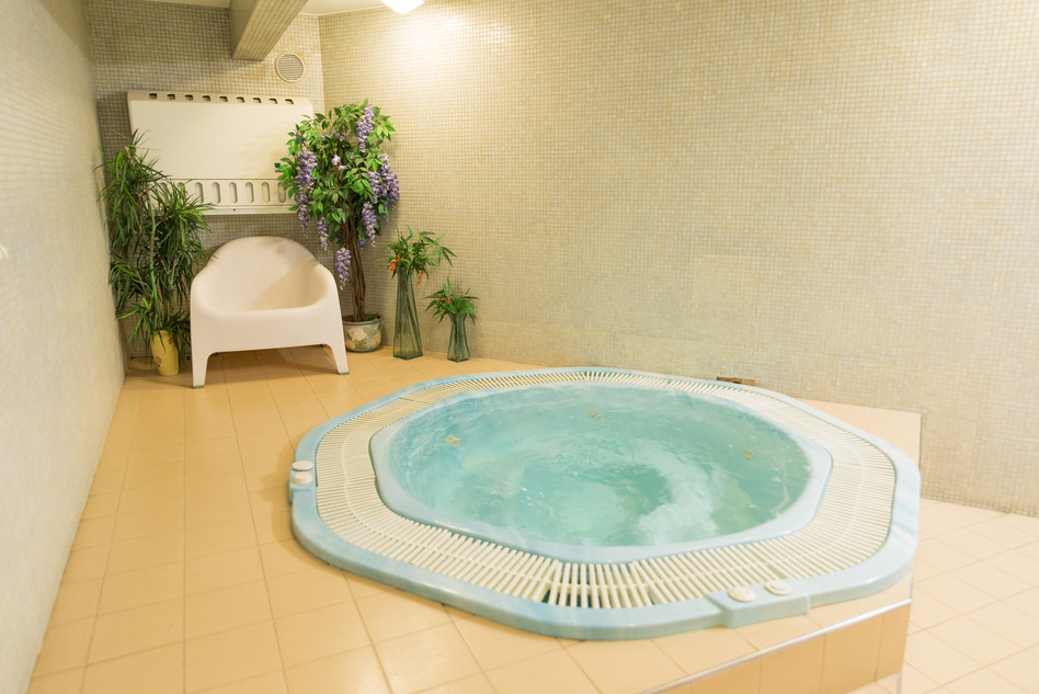 jacuzzi w hotelu spa