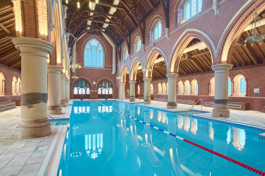 Repton Park basen w kościele